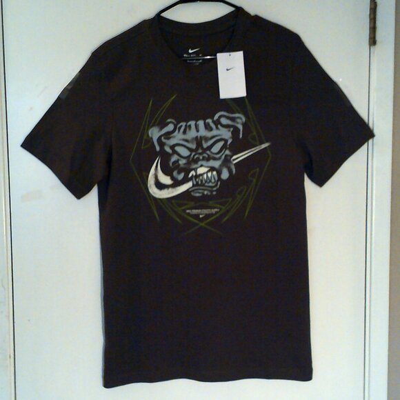 NEW NIKE SPORTSWEAR "Bulldog on Swoosh Tee" MEN'S BROWN T-SHIRT SMALL HV4139-237 - Picture 6 of 6